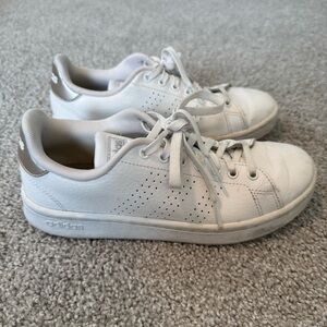 Adidas White & Gray Sneakers Size 7 – Classic Casual Everyday Shoes